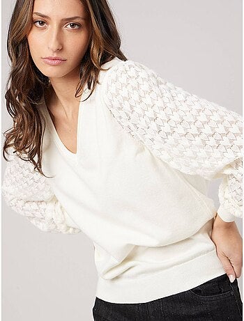 Pull femme col v manches ajourées 'deeluxe'
