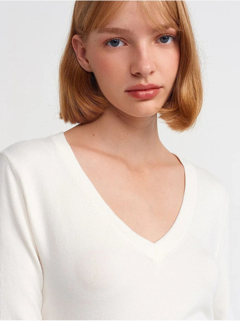 Pull femme en maille à col v avec fente dilvin Blanc - Kiabi