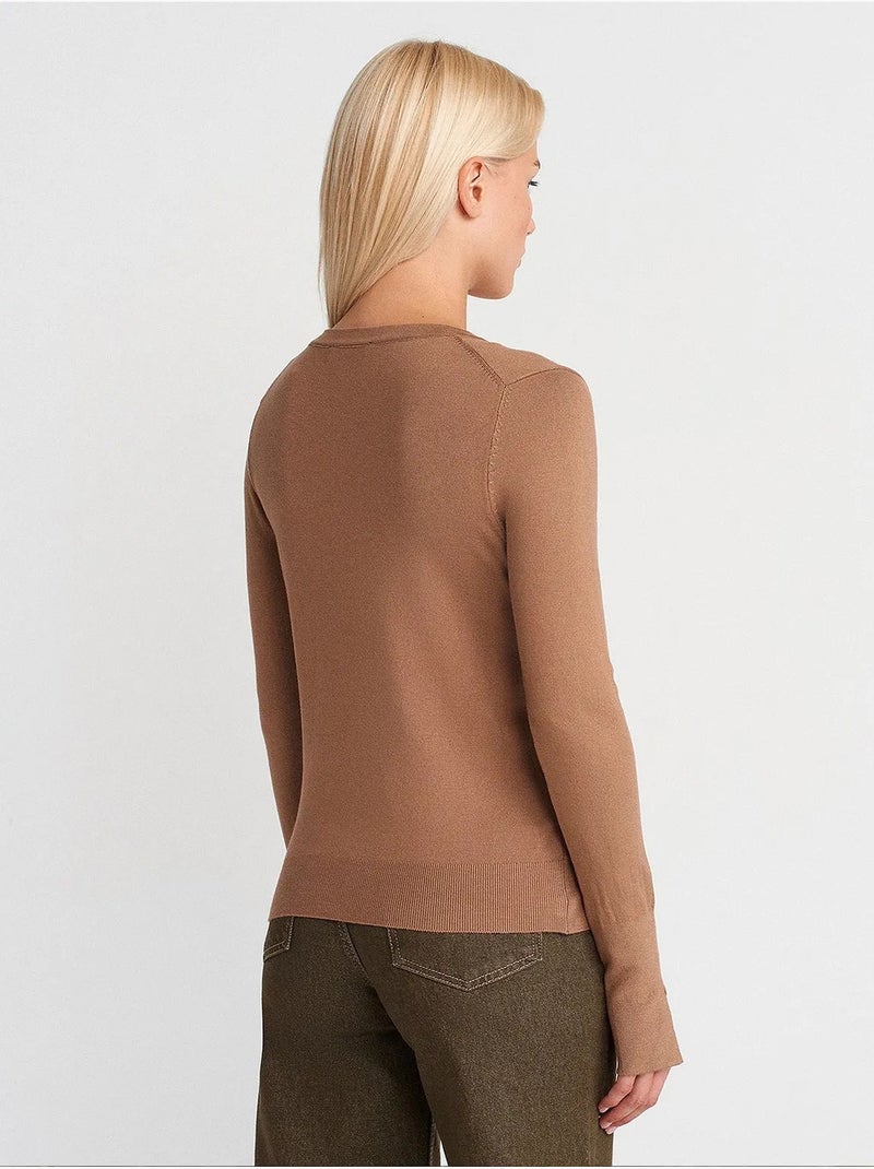 Pull femme en maille à col v avec fente dilvin Camel - Kiabi