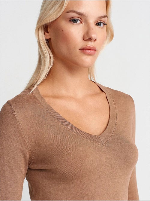 Pull femme en maille à col v avec fente dilvin - Kiabi Pull femme en maille à col v avec fente dilvin - Kiabi