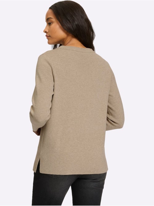 Pull Fentes Tendance à L'ourlet - Taille Standard - Helline - Kiabi Pull Fentes Tendance à L'ourlet - Taille Standard - Helline - Kiabi