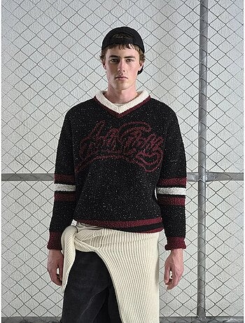 Pull giesto comfort fit en maille épaisse à col en v avec imprimé devise