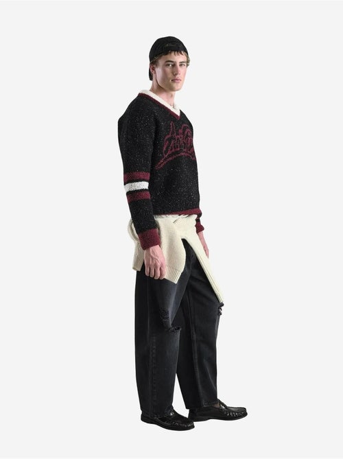 Pull giesto comfort fit en maille épaisse à col en v avec imprimé devise - Kiabi Pull giesto comfort fit en maille épaisse à col en v avec imprimé devise - Kiabi