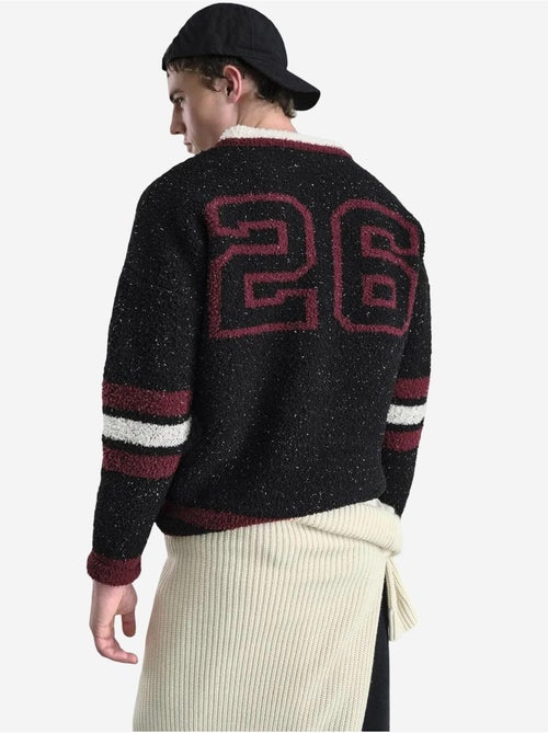 Pull giesto comfort fit en maille épaisse à col en v avec imprimé devise - Kiabi Pull giesto comfort fit en maille épaisse à col en v avec imprimé devise - Kiabi