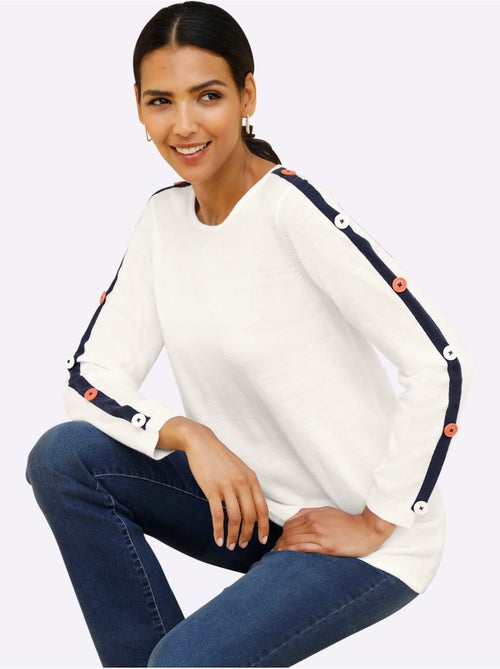 Pull long à col rond avec boutons décoratifs et rayures contrastées - Taille standard - Moda Vilona - Kiabi