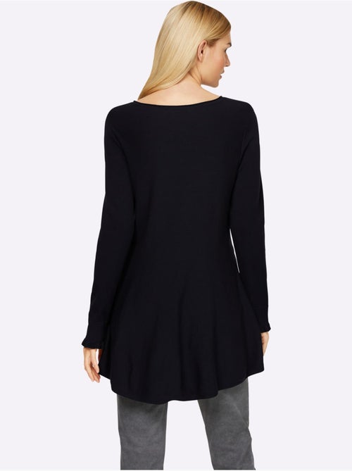 Pull long évasé à encolure ronde et manches longues - Taille standard - Helline - Kiabi Pull long évasé à encolure ronde et manches longues - Taille standard - Helline - Kiabi