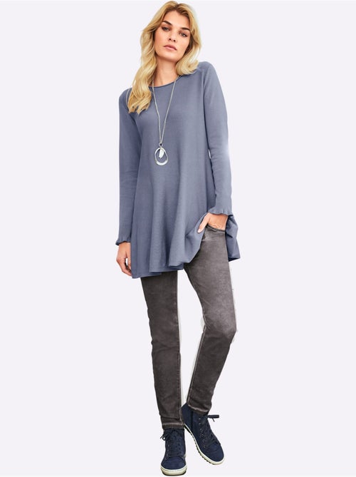 Pull long légèrement évasé en tricot fin avec col rond - Taille standard - Helline - Kiabi Pull long légèrement évasé en tricot fin avec col rond - Taille standard - Helline - Kiabi