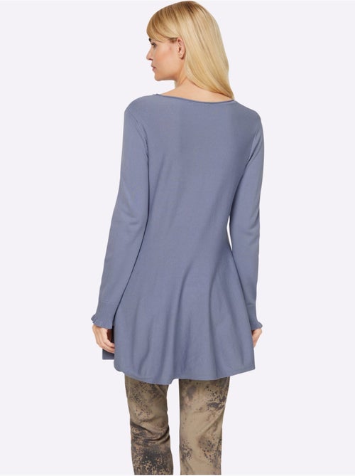 Pull long légèrement évasé en tricot fin avec col rond - Taille standard - Helline - Kiabi Pull long légèrement évasé en tricot fin avec col rond - Taille standard - Helline - Kiabi