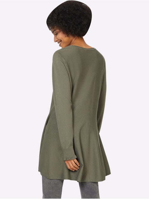 Pull long légèrement évasé en tricot fin avec col rond - taille standard - helline - Kiabi Pull long légèrement évasé en tricot fin avec col rond - taille standard - helline - Kiabi