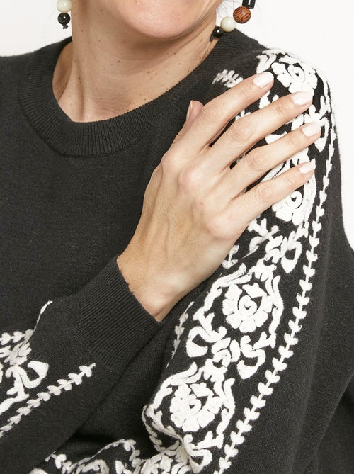 Pull maille épaisse broderies manches - AFIBEL - Kiabi