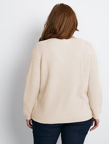 Pull maille perlée et ajourée col V