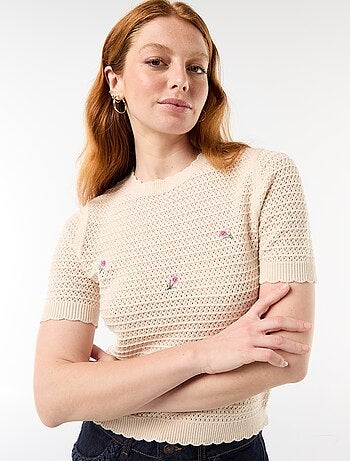 Pull manches courtes à fleurs brodées