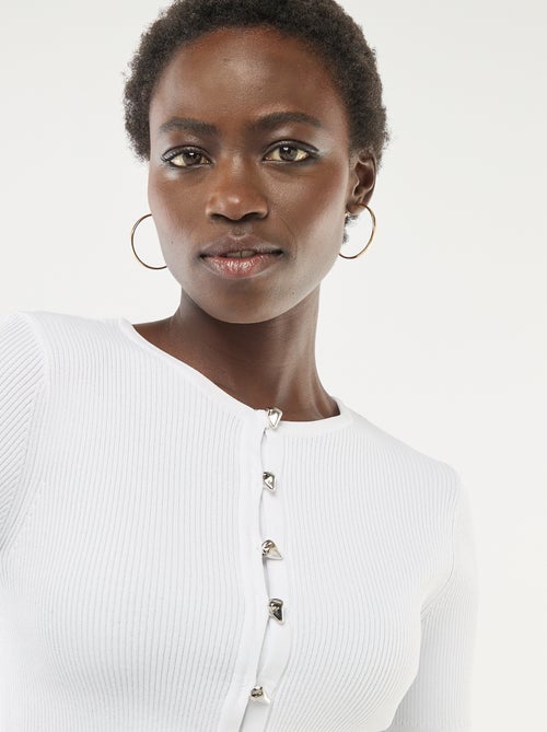 Pull manches courtes avec boutons fantaisie - Kiabi