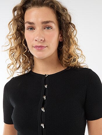Pull manches courtes avec boutons fantaisie