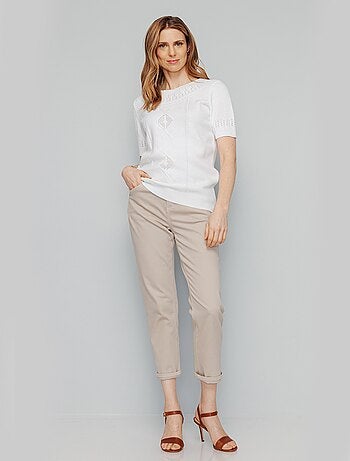 Pull manches courtes, détails ajourés