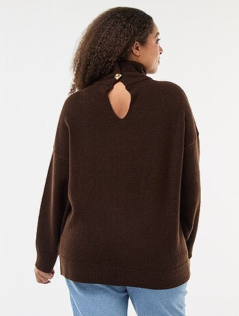 Pull montant avec fente bijou au dos