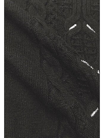 Pull noir uni avec une coupe droite un col rond large et à bijoux sur le flanc