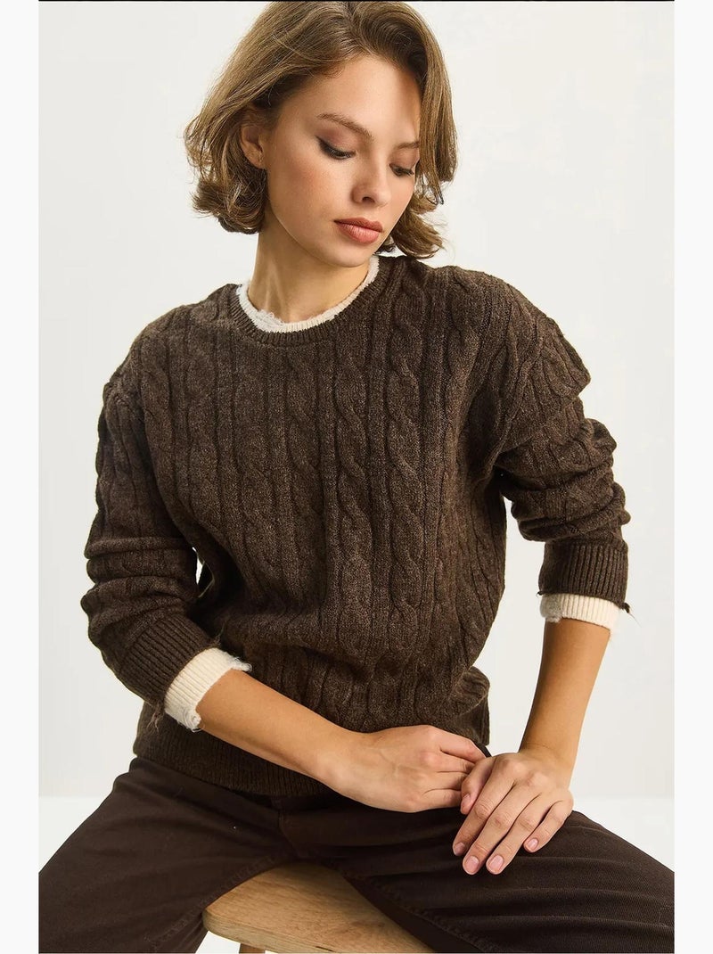 Pull ras du cou en maille épaisse avec motif tresse lucci Marron foncé - Kiabi