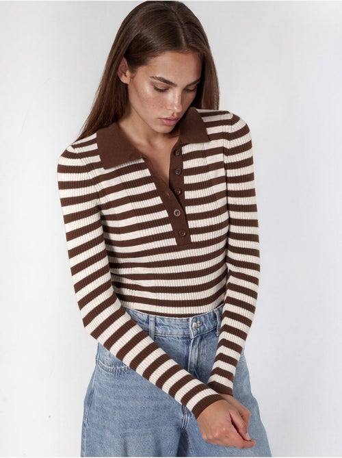 Pull rayé en maille côtelée à col polo et boutons - Kiabi Pull rayé en maille côtelée à col polo et boutons - Kiabi