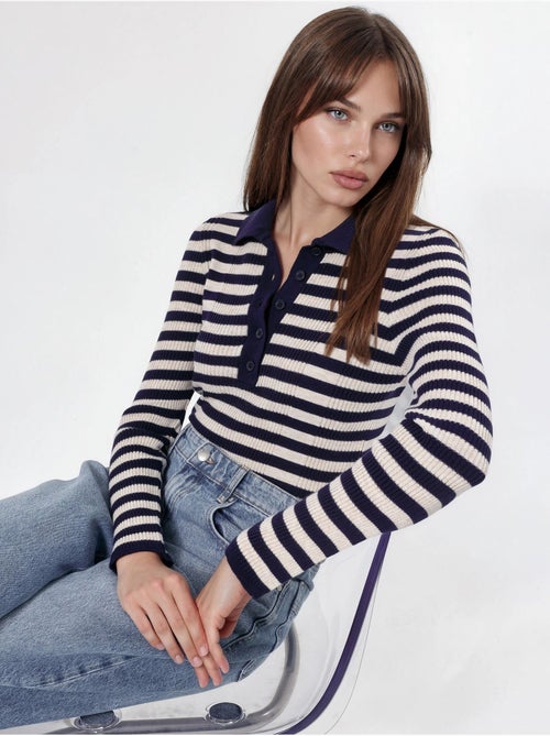 Pull rayé en maille côtelée à col polo et boutons - Kiabi Pull rayé en maille côtelée à col polo et boutons - Kiabi