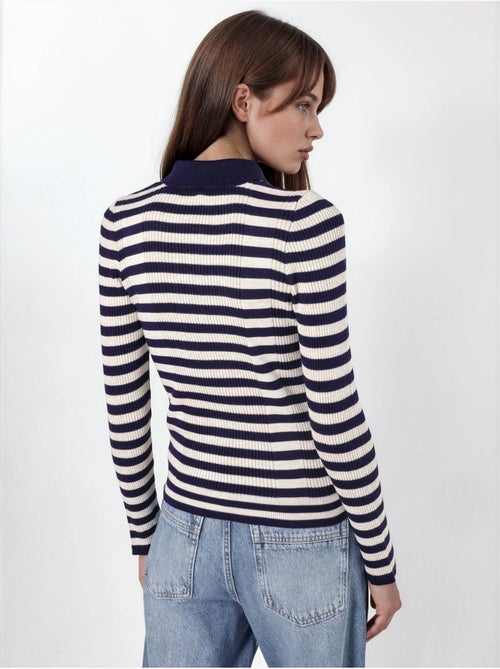 Pull rayé en maille côtelée à col polo et boutons - Kiabi Pull rayé en maille côtelée à col polo et boutons - Kiabi