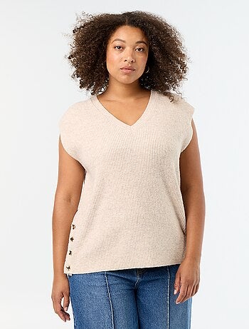 Pull sans manches avec bijoux fantaisies dorés