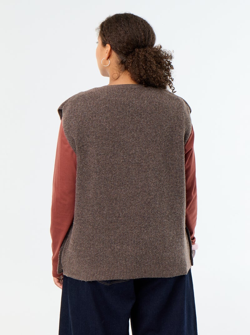 Pull sans manches avec bijoux fantaisies dorés Marron - Kiabi