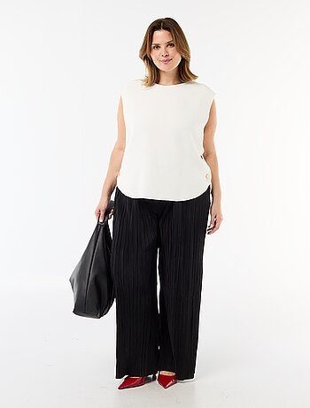 Pull sans manches avec boutons dorés sur côté