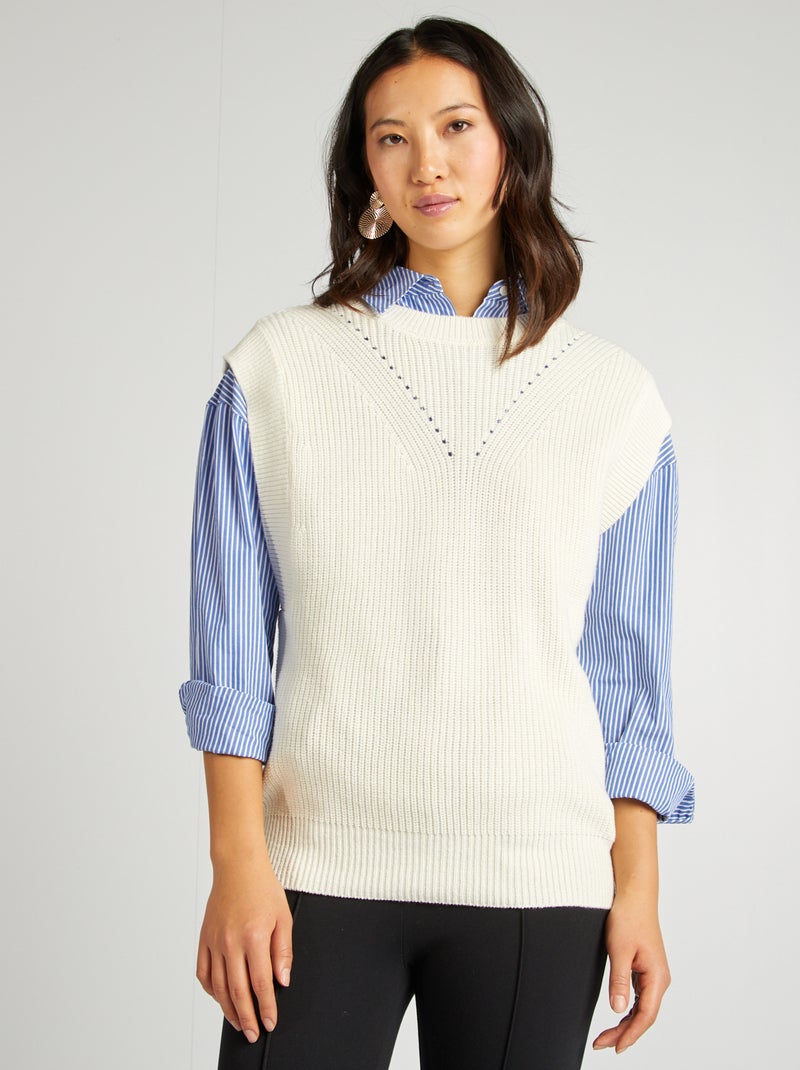 Look Chemise Blanche Avec Pull Sans Manche Pull Sans Manches Col V