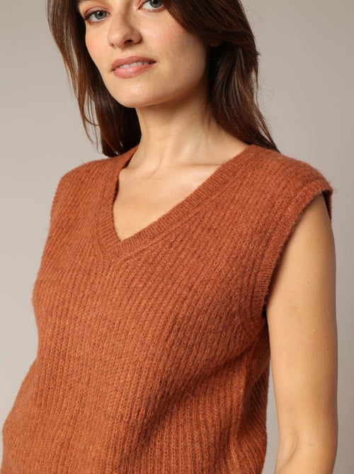 Pull sans manches col V
 'Deeluxe' - Kiabi