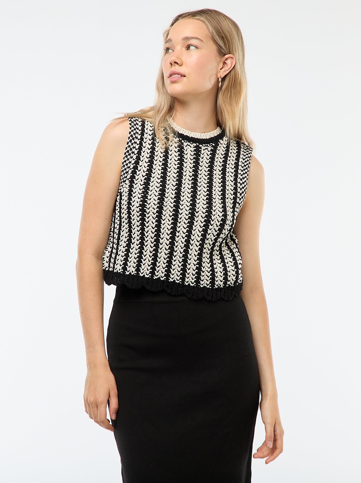 Pull sans manches en crochet avec base ondulée