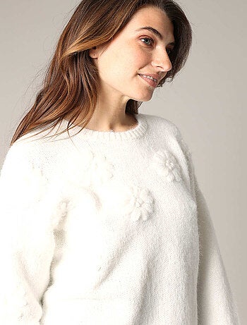 Pull tricoté avec motifs floraux en relief 'Deeluxe'