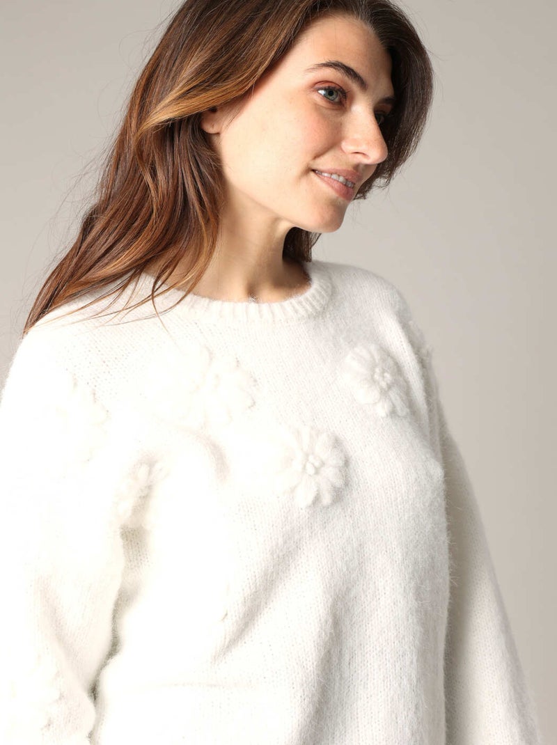 Pull tricoté avec motifs floraux en relief 'Deeluxe' Blanc - Kiabi
