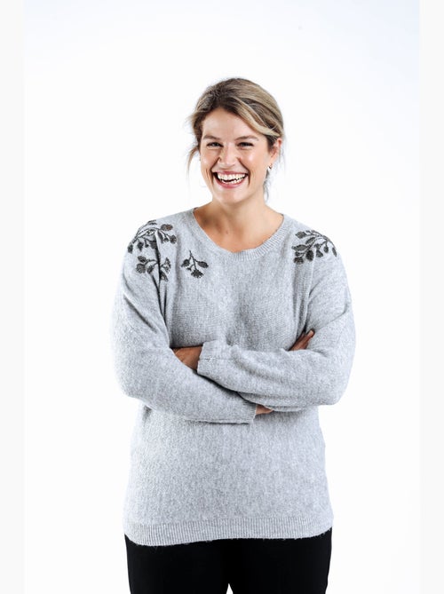 Pull uni avec broderies perlées PAPRIKA - Kiabi