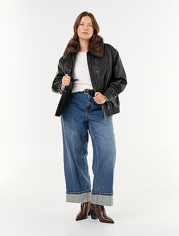Pull uni avec col bateau et emmanchures basses