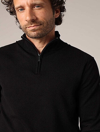 Pull zippé à col montant en maille fine
'Deeluxe'