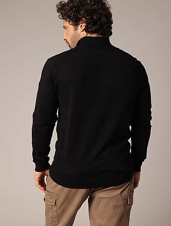 Pull zippé à col montant en maille fine
'Deeluxe'