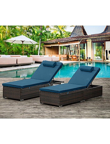 PUNTA CANA - Lot de 2 transats coussins beiges en résine tressée avec tablette latérale