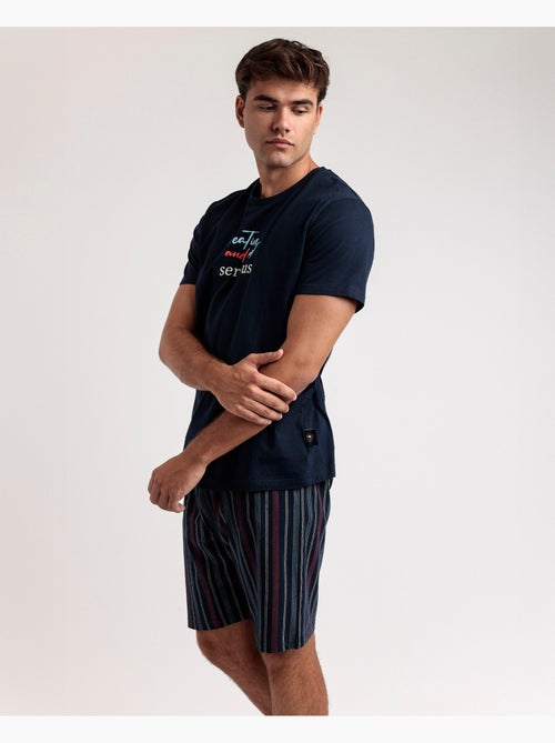 Pyjama à manches courtes pour homme, créatif et décontracté, RESTEZ À LA MAISON - Kiabi Pyjama à manches courtes pour homme, créatif et décontracté, RESTEZ À LA MAISON - Kiabi
