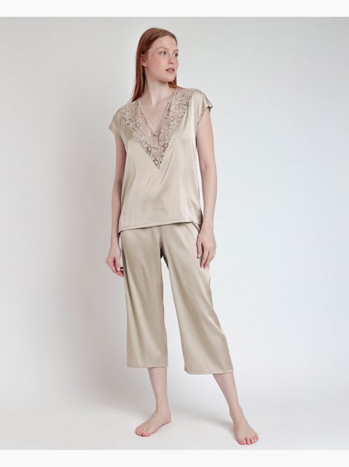 Pyjama à manches tombantes en satin et guipure pour femme ADMAS CLASSIC - Kiabi Pyjama à manches tombantes en satin et guipure pour femme ADMAS CLASSIC - Kiabi