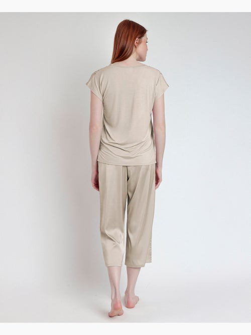Pyjama à manches tombantes en satin et guipure pour femme ADMAS CLASSIC - Kiabi Pyjama à manches tombantes en satin et guipure pour femme ADMAS CLASSIC - Kiabi
