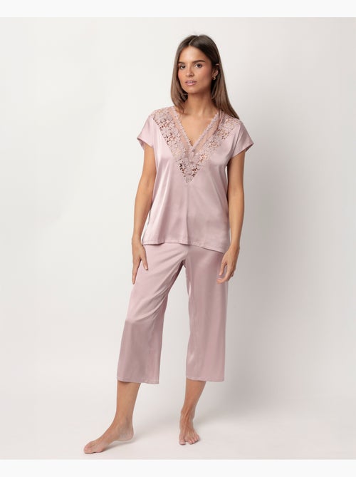 Pyjama à manches tombantes en satin et guipure pour femme ADMAS CLASSIC - Kiabi Pyjama à manches tombantes en satin et guipure pour femme ADMAS CLASSIC - Kiabi