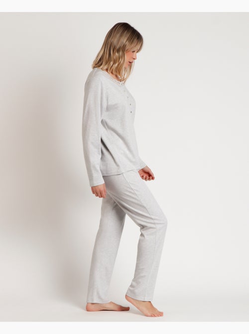 Pyjama boutonné classique à manches longues et doux pour femme ADMAS CLASSIC - Kiabi Pyjama boutonné classique à manches longues et doux pour femme ADMAS CLASSIC - Kiabi