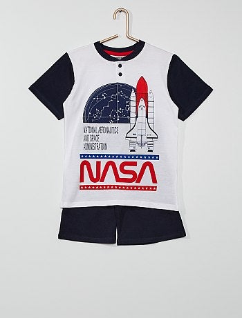 Pyjama court 'NASA'