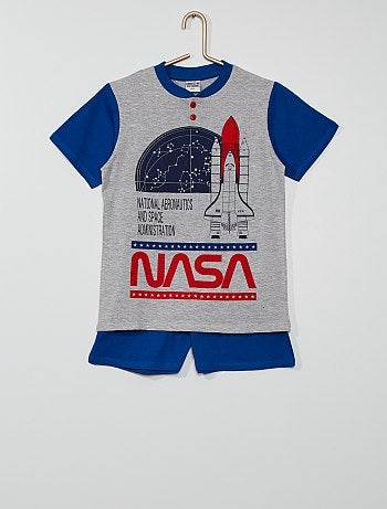 Pyjama court 'NASA'