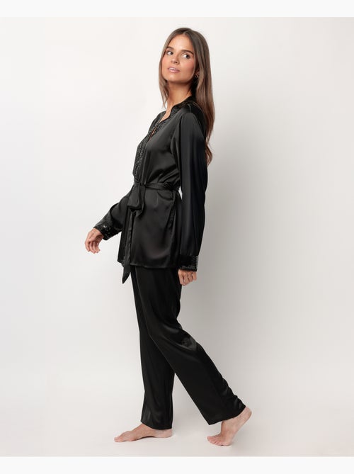 Pyjama croisé à manches longues en satin glamour et luxueux pour femme ADMAS LUXURY - Kiabi Pyjama croisé à manches longues en satin glamour et luxueux pour femme ADMAS LUXURY - Kiabi
