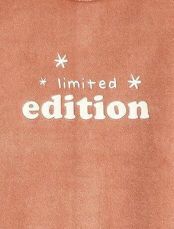 Pyjama en velours avec pieds et animation devant