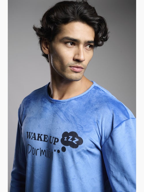 Pyjama long en velours pour homme avec un imprimé réveil-sommeil - Kiabi Pyjama long en velours pour homme avec un imprimé réveil-sommeil - Kiabi