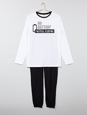 Product Toute la douceur du coton pour passer des nuits douce tout en confort ! - Ensemble pyjama long pur coton - Tee-shirt en maille jersey - Imprimé devant - Manches longues, col rond - Bord-côtelé contrastant au col - Pantalon en maille jersey uni - Taille élastiquéeHabillement Garçon / Garçon 10-18 ans / Pyjama, peignoir / Pyjama long Standard KIABI