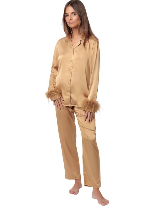 Pyjama satin chemise et pantalon plumes amovibles Plumas Marabu Luxe - Kiabi Pyjama satin chemise et pantalon plumes amovibles Plumas Marabu Luxe - Kiabi